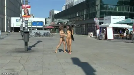 Dois amigos da prostituta acenderam bichanos na praça