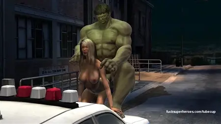 Hulk fode um bebê em um carro da polícia