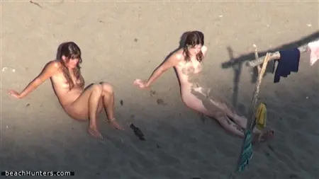 Irmãs depravadas passam férias juntos em um resort nudista